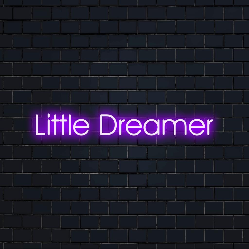 LED-Neonschild mit der Aufschrift „Little Dreamer“ zeigt lebendige Neonkunst, die sich perfekt für eine kreative, personalisierte Wanddekoration eignet.