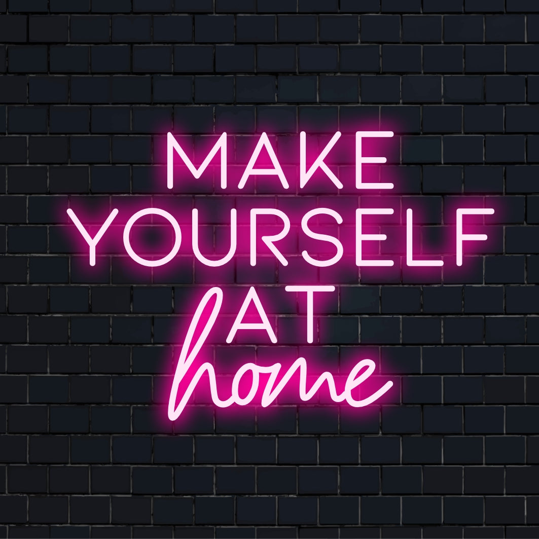 Individuelles LED-Neonschild mit der Aufschrift „Make Yourself at Home“, perfekt für die Inneneinrichtung. Stilvolles Neonlicht, das eine einladende Atmosphäre schafft.