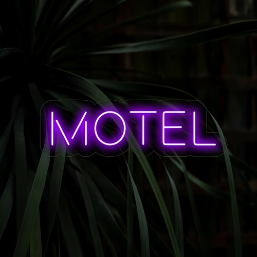 „Motel Neon Sign“ ist eine klassische und einladende Ergänzung, perfekt für Räume, die eine Retro- und einladende Atmosphäre ausstrahlen. Beleuchten Sie mit nostalgischem Charme!