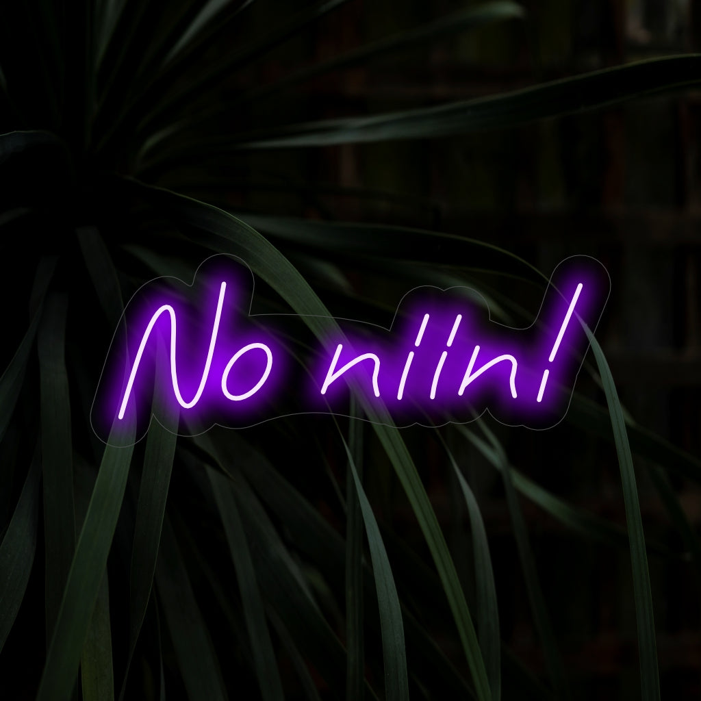 „No Niin! Neon Sign“ ist eine einzigartige und verspielte Ergänzung, perfekt für Räume, die einen Hauch finnischen Charmes zu schätzen wissen. Erleuchten Sie mit einem unverwechselbaren nordischen Flair!