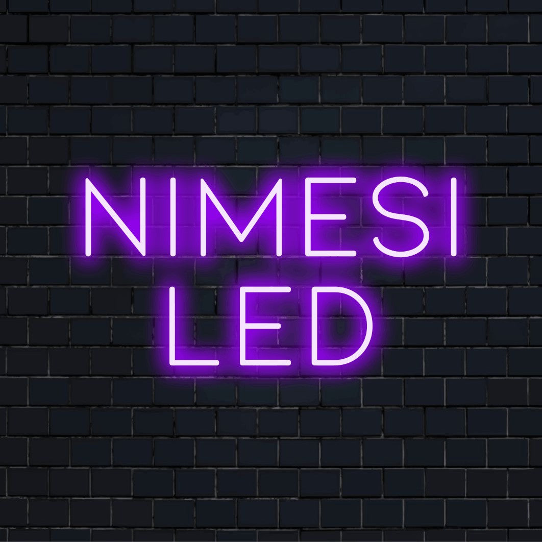 LED-valokyltti tekstillä "Nimesi LED"