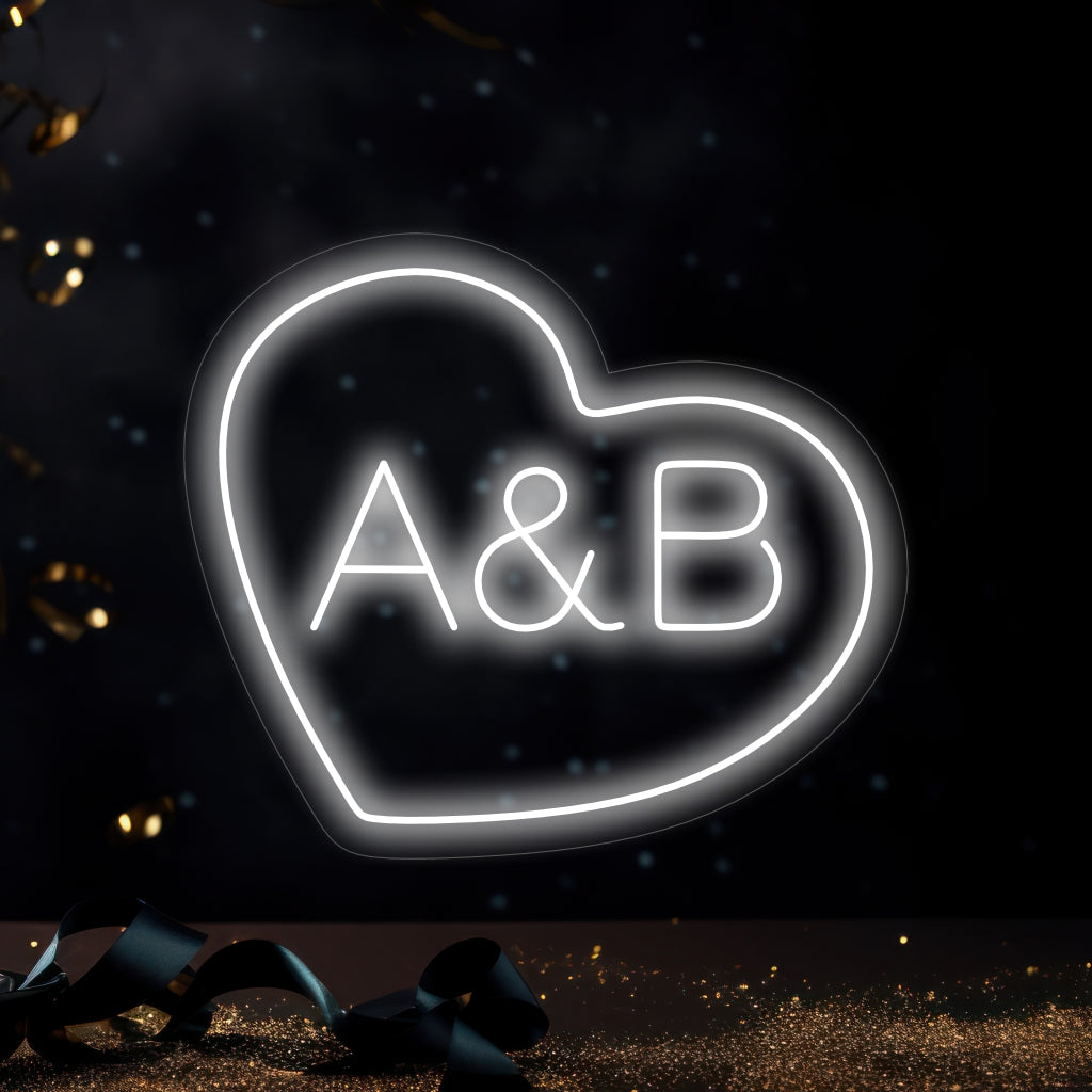 Personalisierte Initialen im Herz-Neonschild - The Art Neon