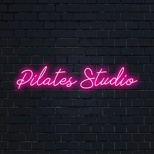 Individuell gestaltetes LED-Neonschild für Pilates-Studio, perfekte Neonlicht-Dekoration für moderne, fitnessorientierte Innenräume.