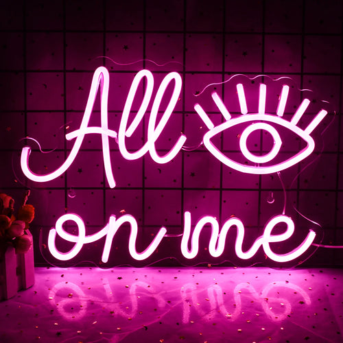 Das Bild zeigt ein leuchtendes LED-Neonschild mit der Aufschrift „All Eyes on Me“ in fetter Schreibschrift.