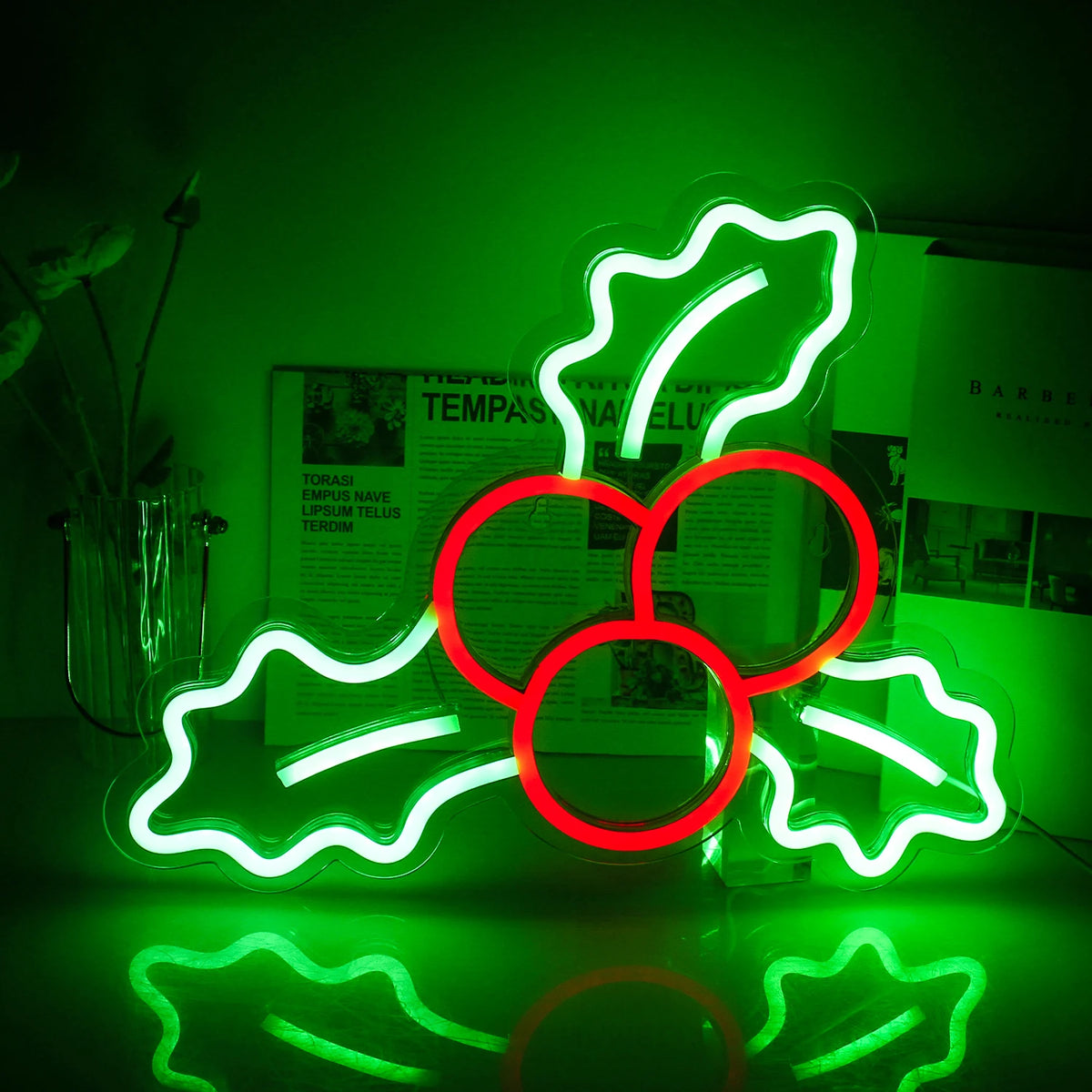 Ein leuchtendes LED-Neonschild in Form einer traditionellen Weihnachtsstechpalme.