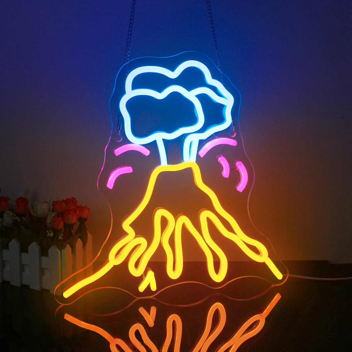 Das Bild zeigt ein leuchtendes LED-Neonschild in Form eines Vulkans.