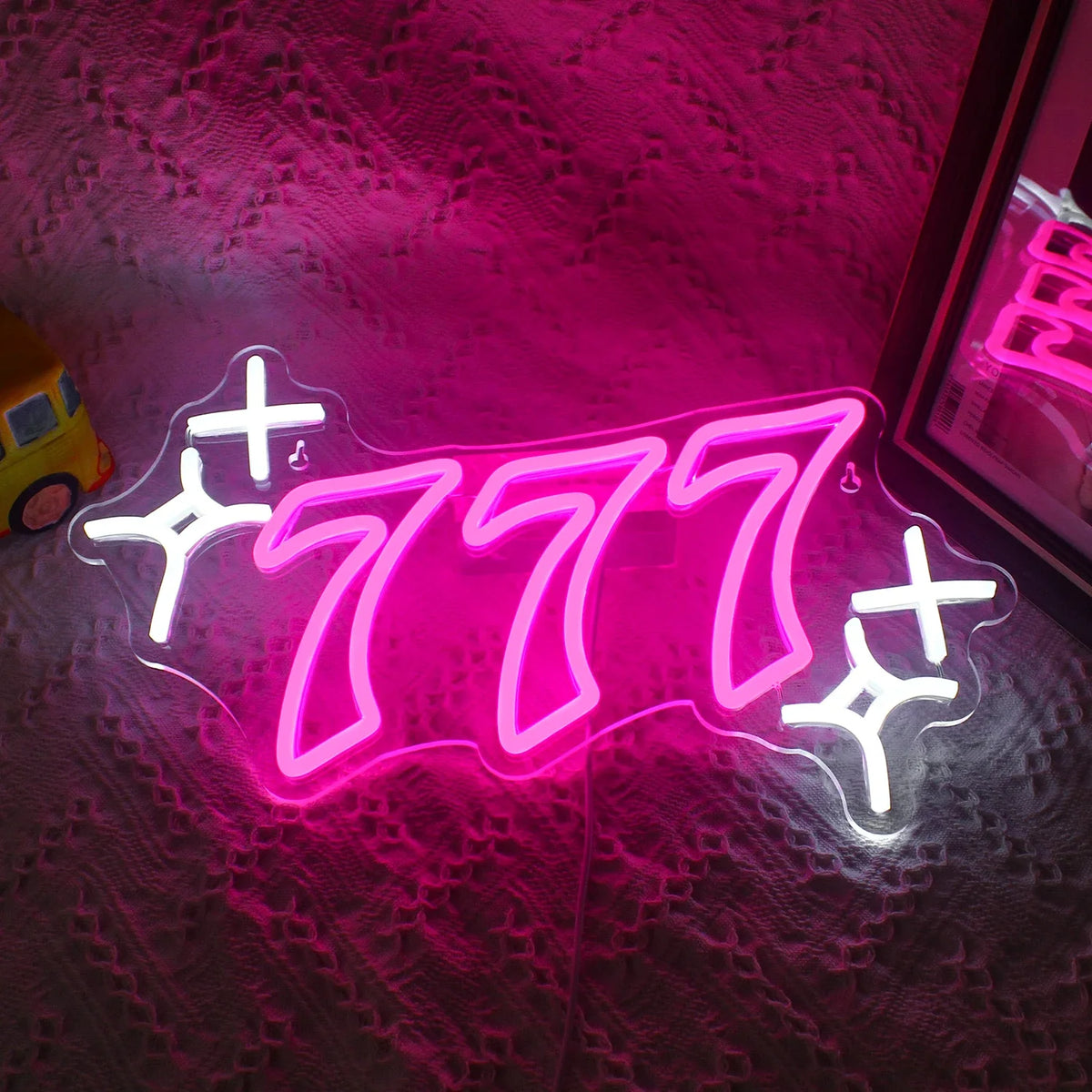 777 – Glückszahl und Sterne – LED-Neonschild (5 V USB)
