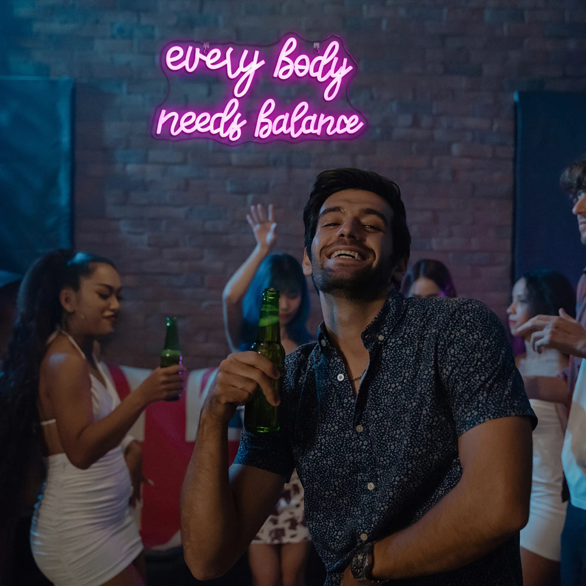 Every Body Needs Balance – LED-Neon-Schriftzug (5 V USB)