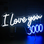 Ein leuchtendes LED-Neonschild mit dem Satz „Ich liebe dich 3000 Mal“ in einer verspielten, kursiven Schriftart.