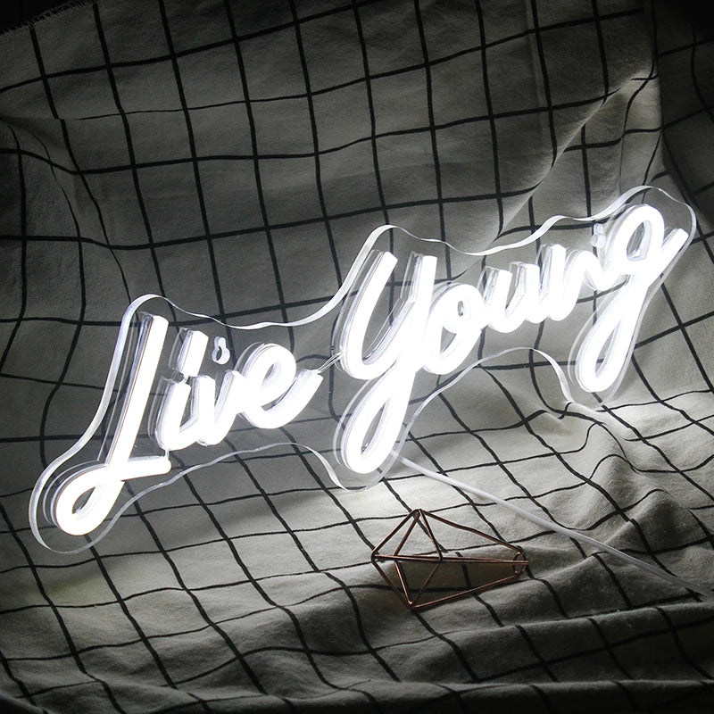 Live Young – LED-Neon-Schriftzug (5 V USB)