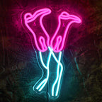 Das Bild zeigt ein leuchtendes LED-Neonschild in Form eines Cowboystiefels.