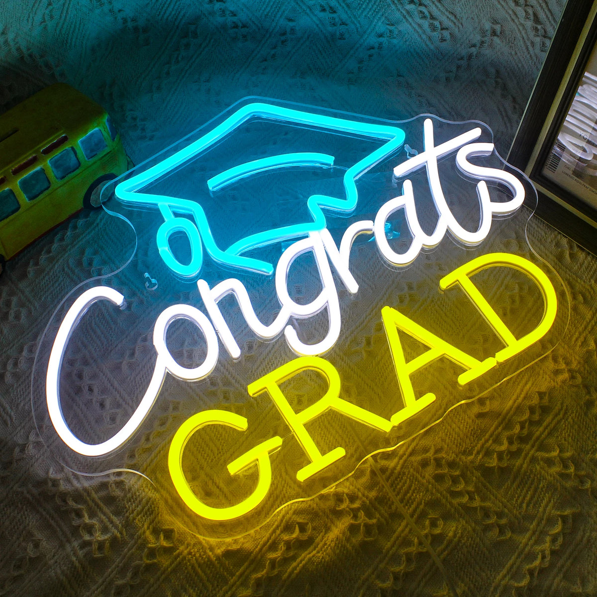 Congrats GRAD – Absolventenhut – LED-Neonschild (5 V USB)