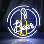 Das Bild zeigt ein leuchtendes LED-Neonschild in Form eines leuchtenden Bierkrugs mit schaumigem Schaum obendrauf.