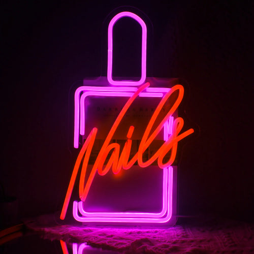 Das Bild zeigt ein leuchtendes LED-Neonschild, auf dem das Wort „Nails“ in einer stilvollen Schreibschrift steht.