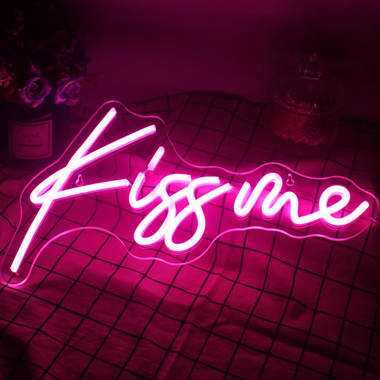 Kiss Me 5V Mini USB LED Neon Sign - Budget Friendly