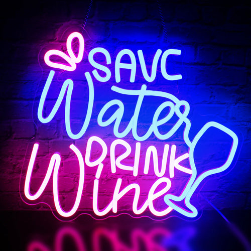 Das Bild zeigt ein leuchtendes LED-Neonschild mit dem Satz „Save Water Drink Wine“ in einer stilvollen und verspielten Schriftart.