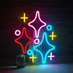 Das Bild zeigt ein leuchtendes LED-Neonschild in Form einer Sternansammlung.