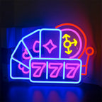 Das Bild zeigt ein leuchtendes, handgefertigtes LED-Neonschild mit der Aufschrift „Luck 777“.