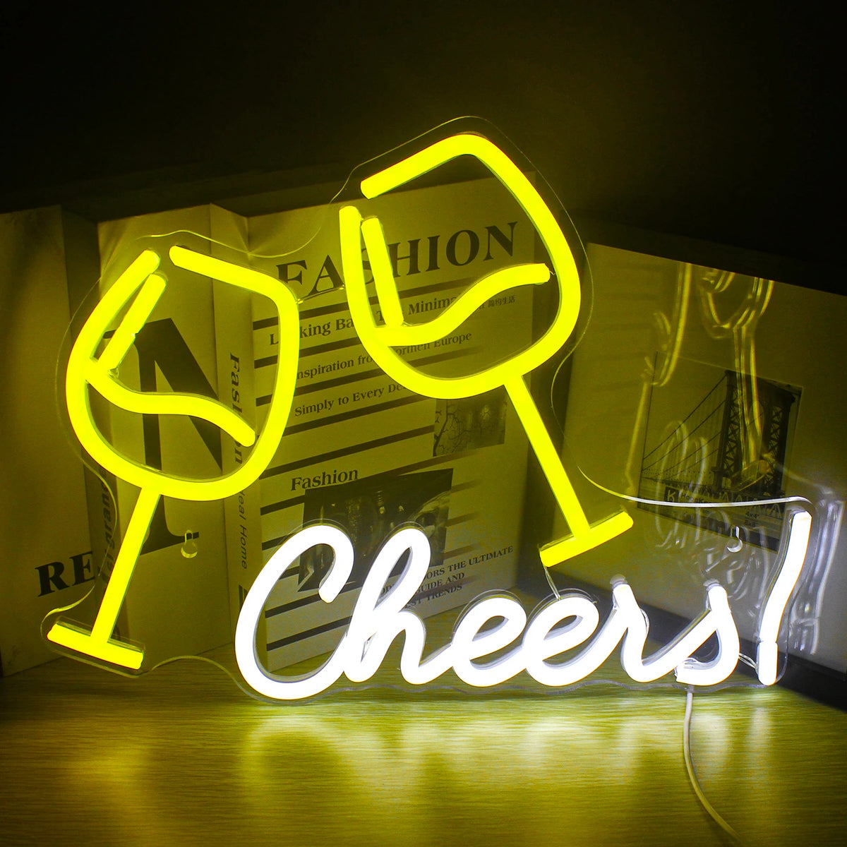 Cheers! – Anstoßende Weingläser – LED-Leuchtschild (5 V USB)