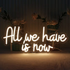 Das Bild zeigt ein handgefertigtes LED-Neonschild mit den Worten „All We Have Is Now“ in leuchtenden Buchstaben.