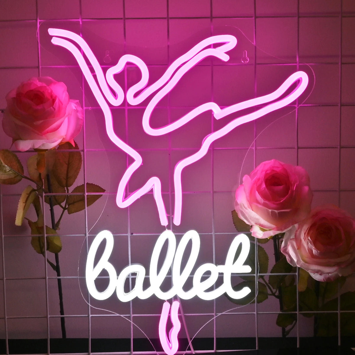 Ein lebendiges und farbenfrohes LED-Neonschild mit dem Wort „Dancing“ in einer stilvollen Schreibschrift.