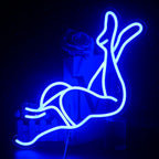Ein leuchtendes LED-Neonschild, das ein stilisiertes Bild eines Paars sexy Frauenbeine zeigt.
