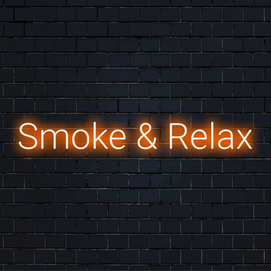 Individuelles LED-Neonschild mit der Aufschrift „Smoke & Relax“ in stilvoller Schrift, perfekte Neonlicht-Dekoration für eine entspannte Atmosphäre.