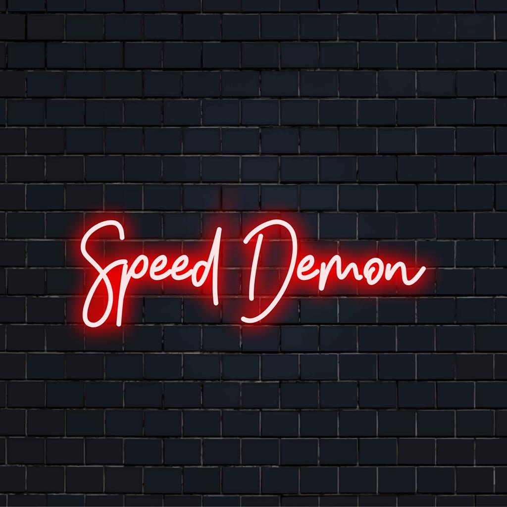 Lebendiges und ausgefallenes LED-Neonschild mit dynamischem „Speed ​​Demon“-Design, perfekt für eine moderne Einrichtung und als starkes Statement.