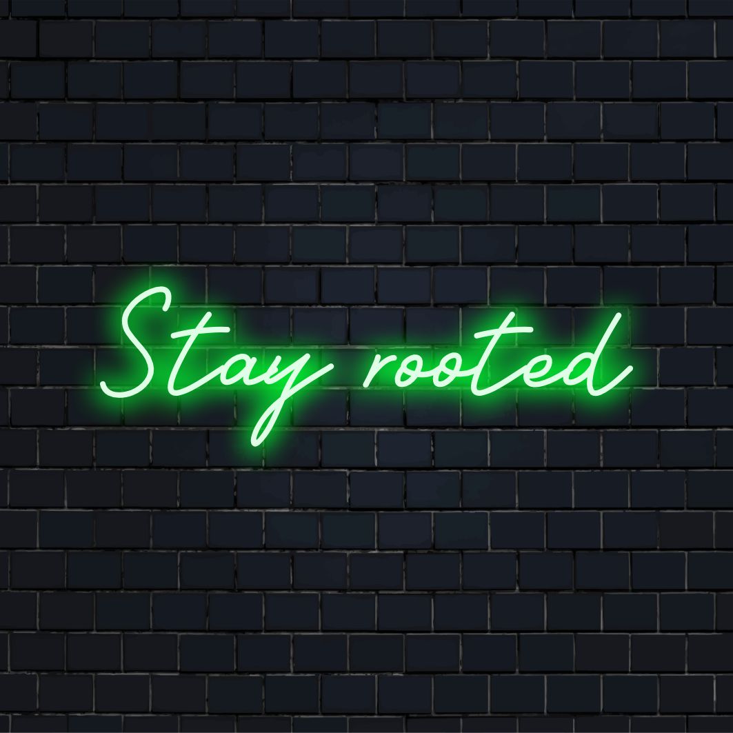 Lebendiges, weiß leuchtendes LED-Neonschild „Stay Rooted“, perfekt als personalisierte Neon-Heimdekoration oder auffällige Wandkunst.