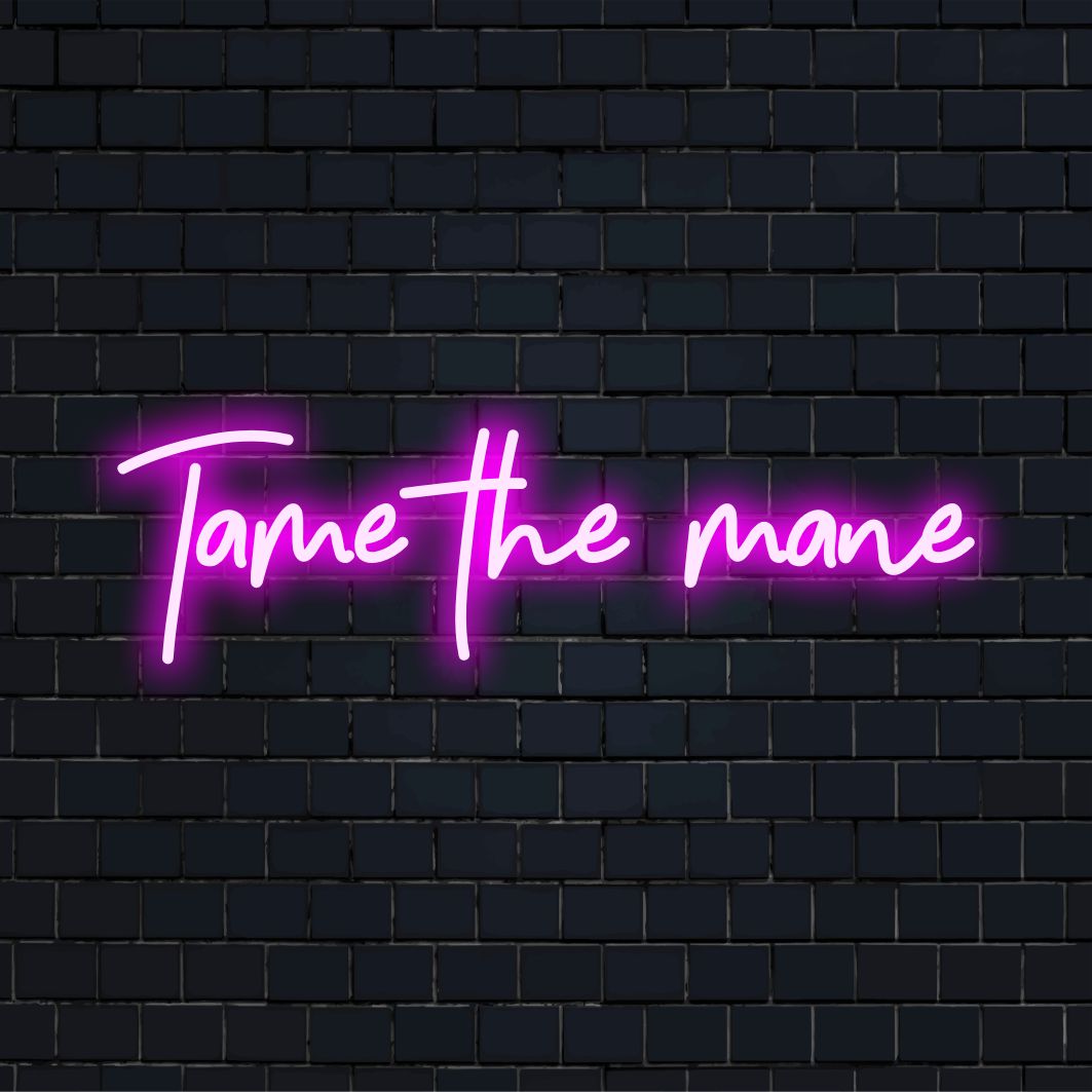 Lebendige LED-Beschilderung mit „Tame The Mane“, die jedem Raum einen individuellen Glanz verleiht. Individuelle Kunst mit Neonbrillanz.