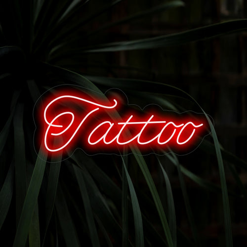 „Tattoo Neon Sign“ verleiht mit seinem ikonischen Design lebendige Kunstfertigkeit und verbreitet einen kräftigen Glanz, der die Kreativität und Schönheit von Tattoos in Ihrem Raum feiert.