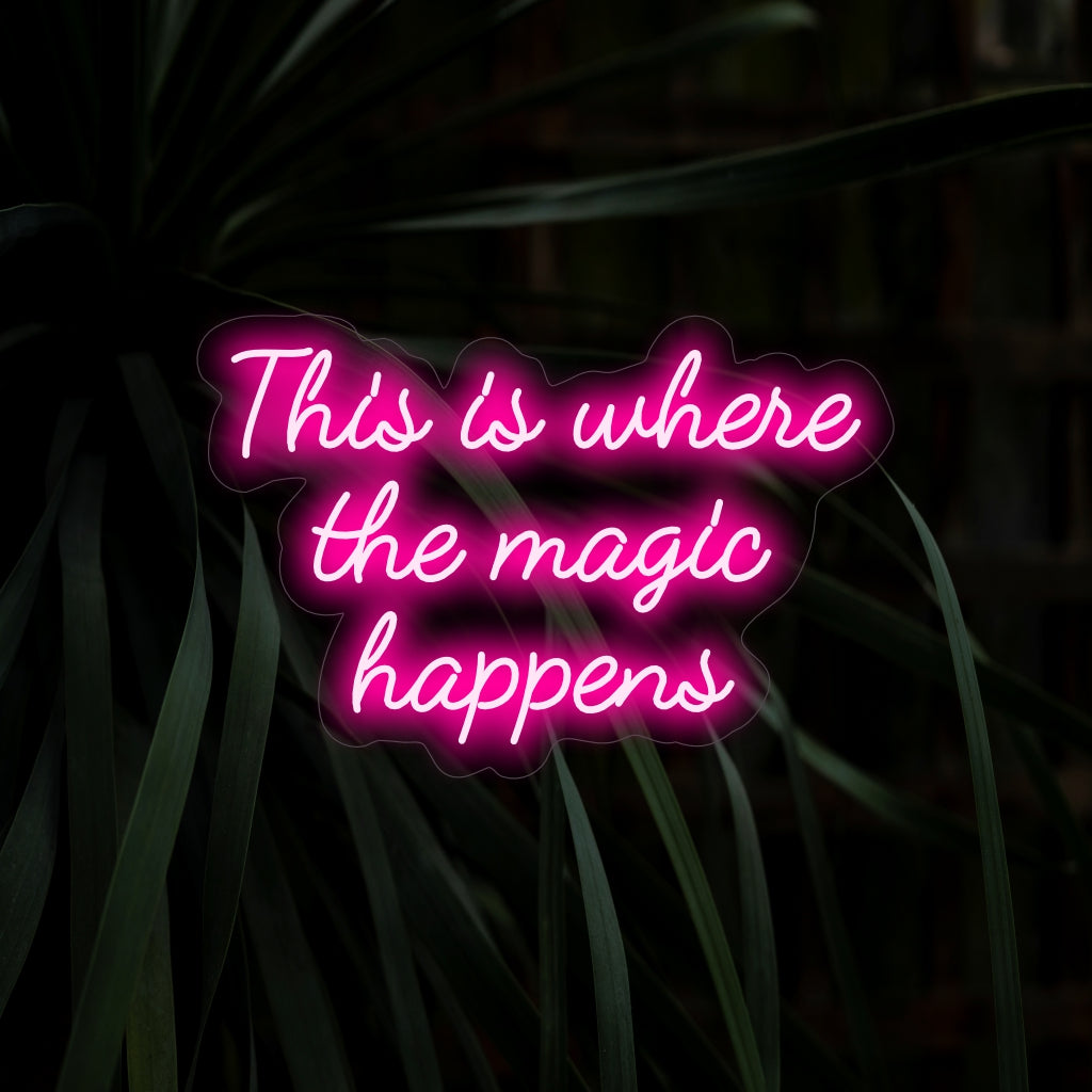 Das Neonschild „This Is Where the Magic Happens“ verzaubert mit seiner skurrilen Botschaft und verbreitet ein verspieltes Leuchten, das Kreativität und Fantasie in Ihrem Raum anregt.