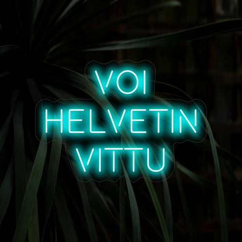 „Voi Helvetin Vittu Neon Sign“ verkörpert mit seinem unverwechselbaren Ausdruck einen einzigartigen Sinn für Humor und Esprit.