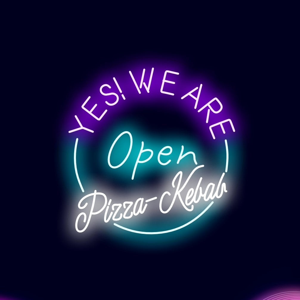 „Ja! Wir haben geöffnet – Pizza-Kebab-Neonschild“ – Ein leuchtendes Neonschild, das Gäste einlädt, köstliche Pizza und Kebabs zu genießen.