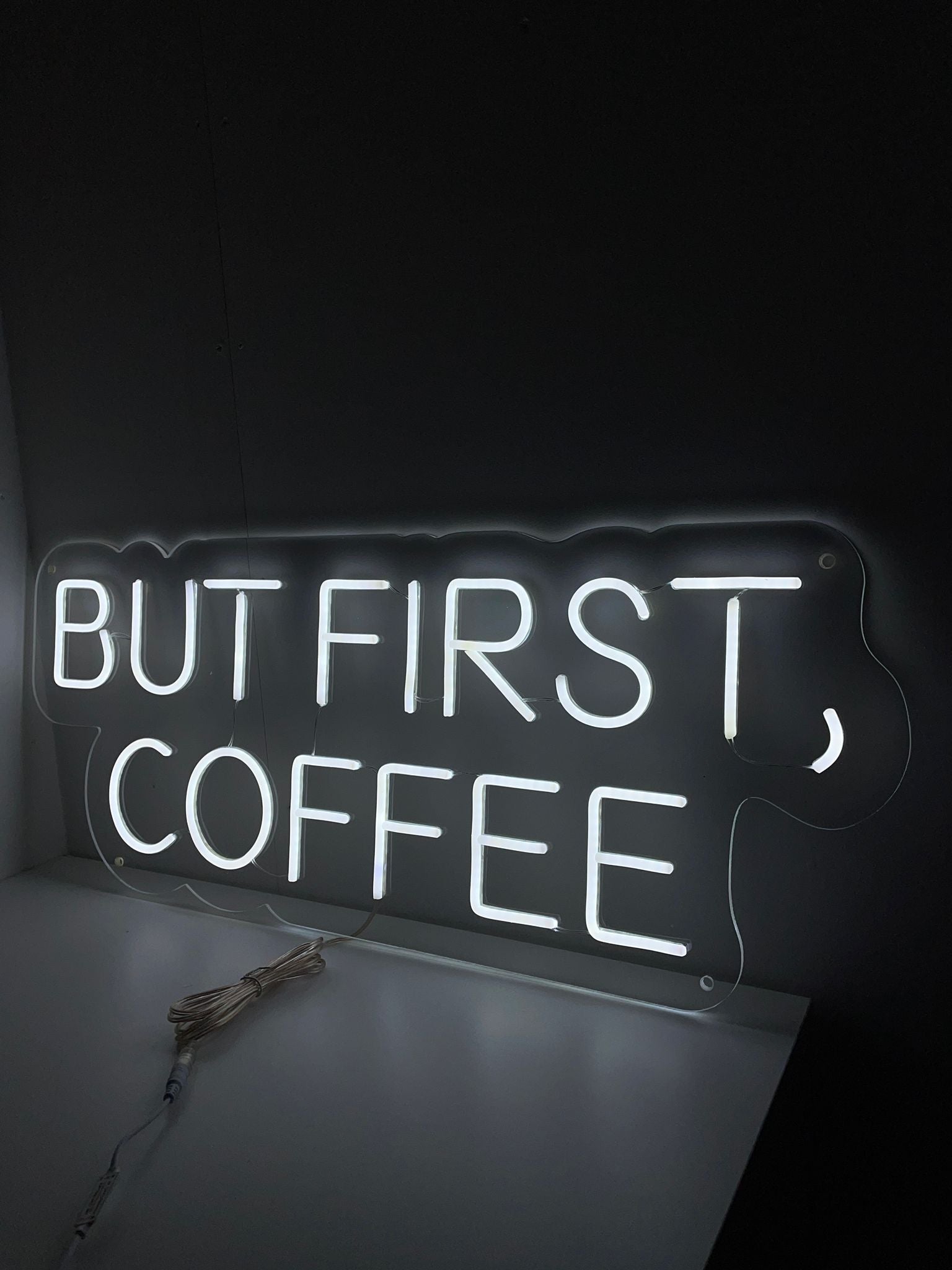 Aber zuerst: Kaffee-Neonschild - The Art Neon