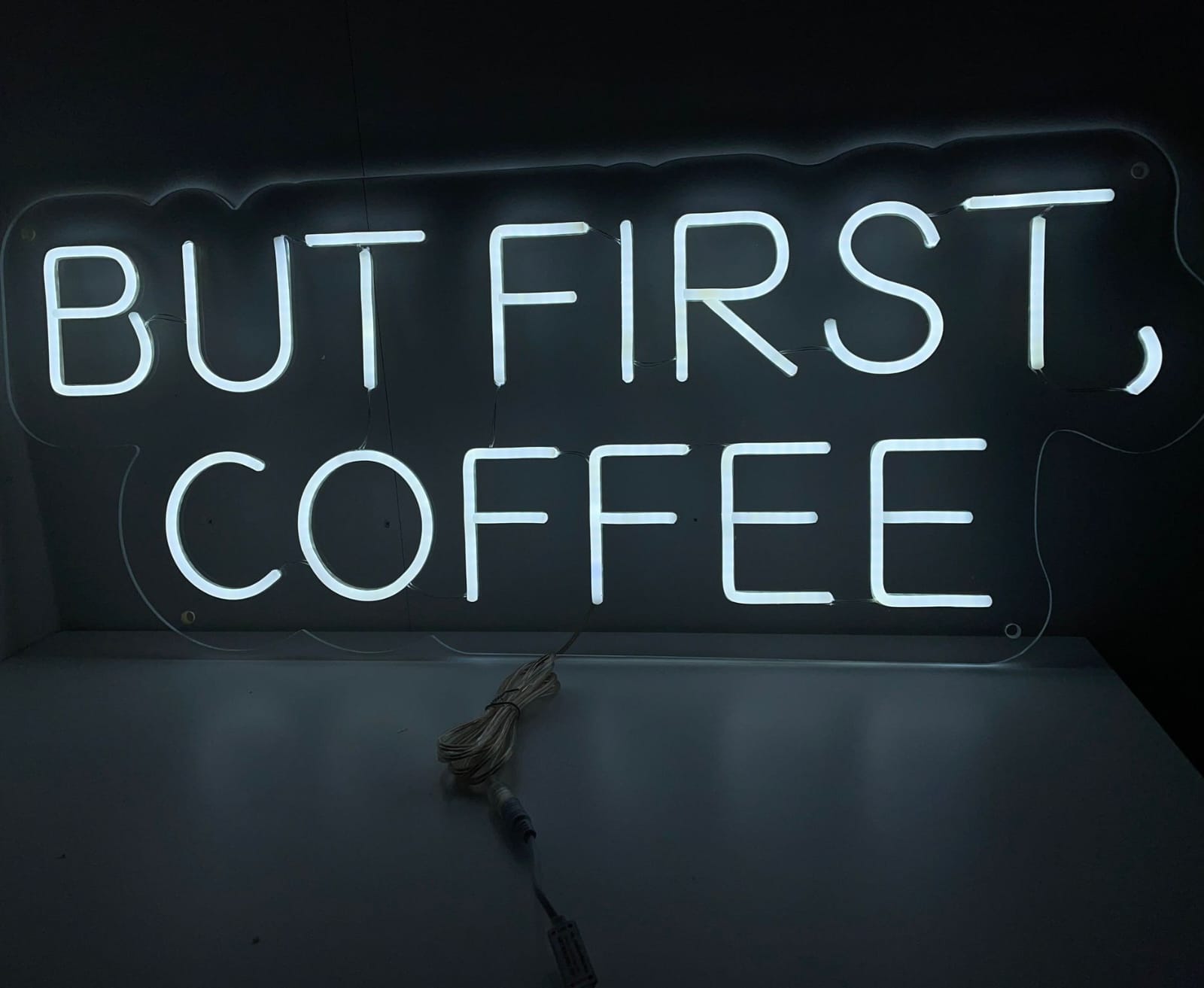 Aber zuerst: Kaffee-Neonschild - The Art Neon