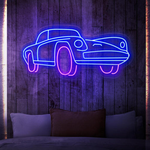Ein faszinierendes Neonschild, das die Frontansicht eines eleganten und eleganten Autos zeigt. Die Neonlichter beleuchten die markanten Merkmale des Autos und betonen sein aerodynamisches Design und seine moderne Ästhetik.
