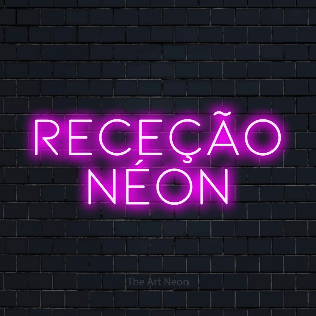 Letreiro néon LED com o design “Receção Néon” numa parede escura