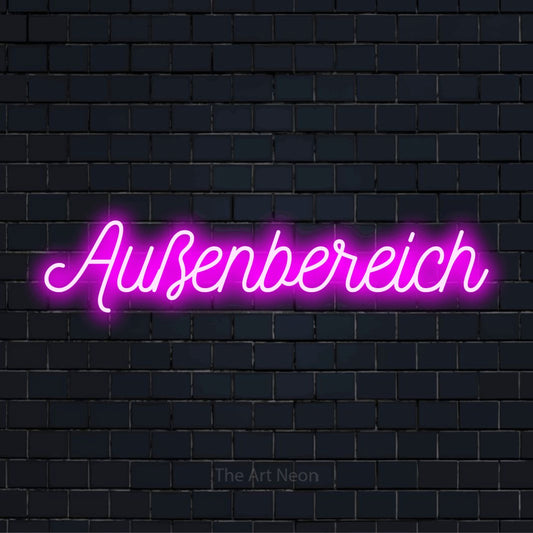 LED-Neonschild mit dem Design „Außenbereich“ auf dunkler Ziegelwand