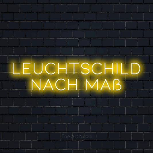 LED-Neonschild mit dem Text „Leuchtschild nach Maß“ auf dunkler Ziegelwand