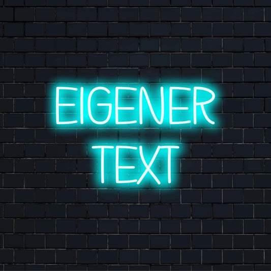 LED-Neonschild mit dem Text „Eigener Text“ auf dunkler Ziegelwand