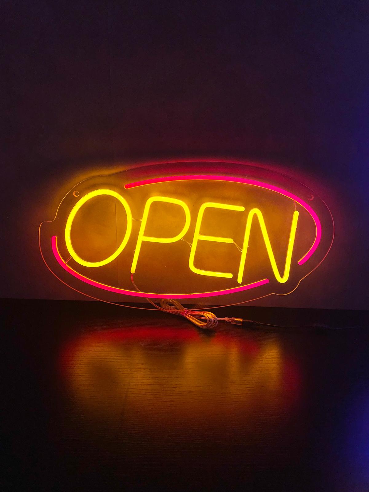 Offenes Neonschild - The Art Neon