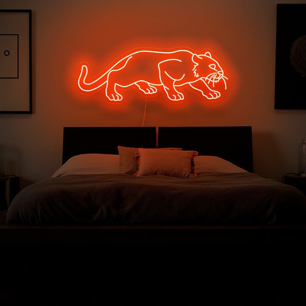 Handgefertigtes Panther-Neonschild, ein Symbol für Stärke und Anmut, perfekt, um Ihrer Einrichtung einen Hauch von Wildheit zu verleihen.