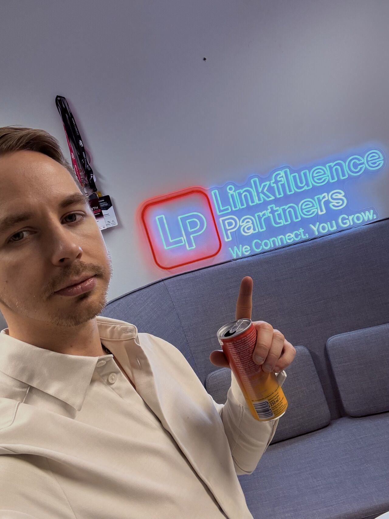 Linkfluence Partners company logo converted into an LED neon sign for its Helsinki office
