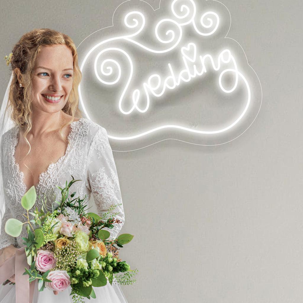 Ein romantisches Neonschild mit dem Wort „Hochzeit“ in eleganter Schreibschrift.